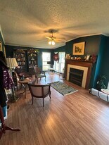 Building Photo - 586 Sells Ln