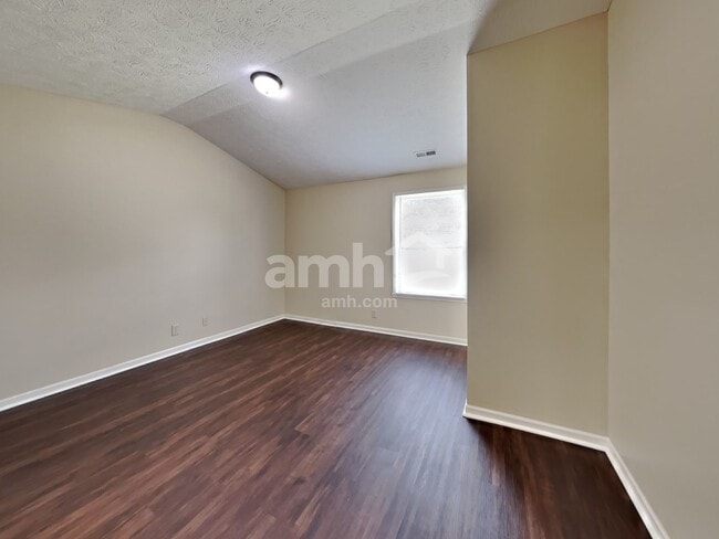 Building Photo - 710 Gatewood Dr