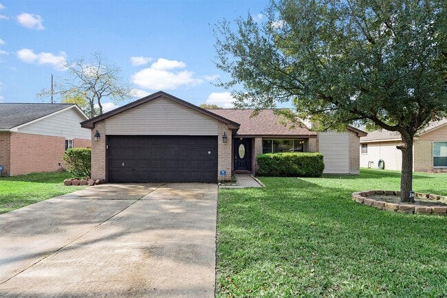 Building Photo - 8363 Pebbledowne Dr