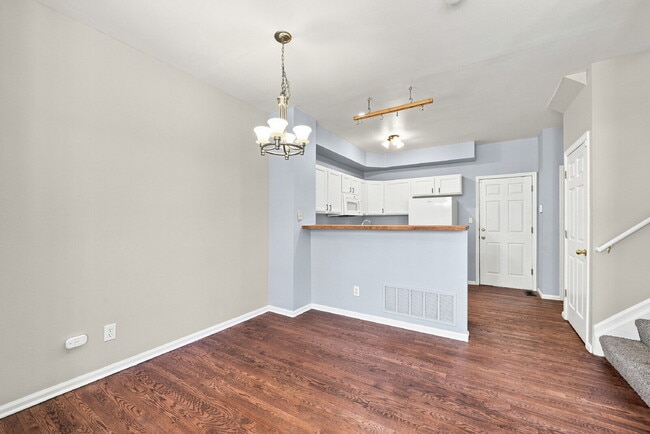 Building Photo - $2,695.95 - 3 Bed, 2.5 Bath Newly Updated Townhome in Centennial with Central AC