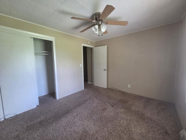 Building Photo - 1516 Hale Dr