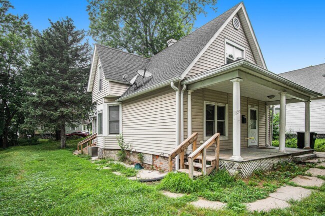 Building Photo - 3 Bedroom Close to Creighton!