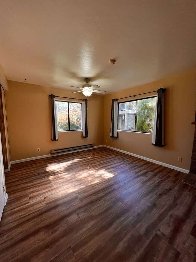 Building Photo - Close to Downtown Prescott!!