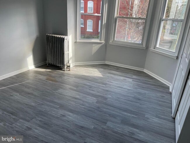 Building Photo - 127 E Coulter St