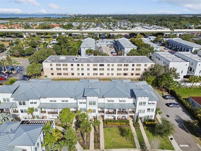 Building Photo - 4921 W Paul Ave