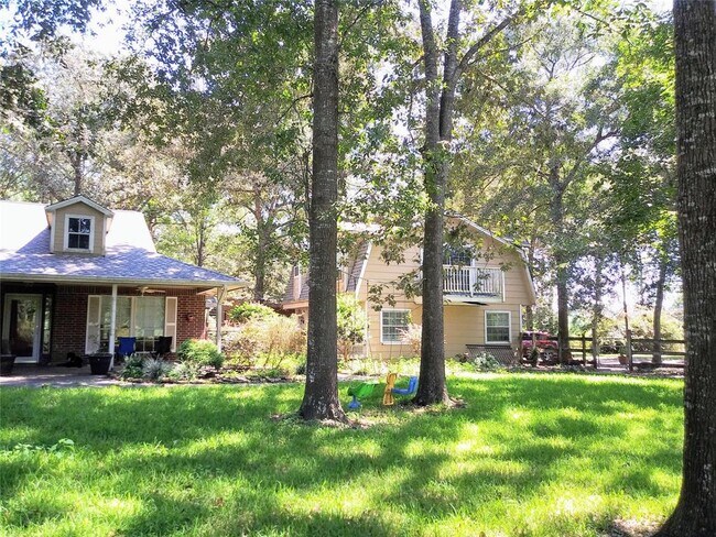 Building Photo - 900 Springwood Dr