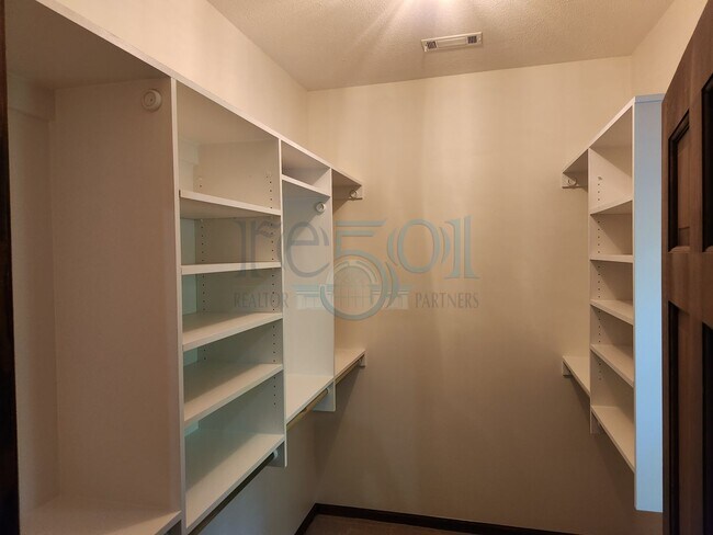 Building Photo - RARE exquisite home on acreage in the heart of West Little Rock!