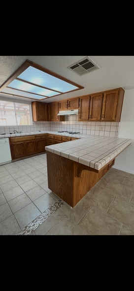 Building Photo - 701 Commercial Ave