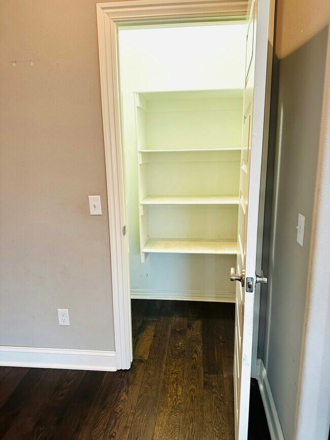 Building Photo - 4403 SW Eggersway Pl