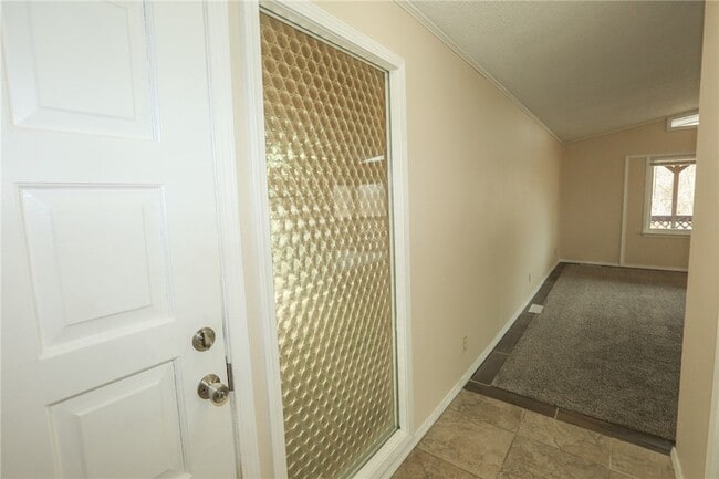 Building Photo - 39 Sheneman Dr