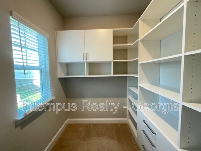 Building Photo - 970 Shelnutt Dr