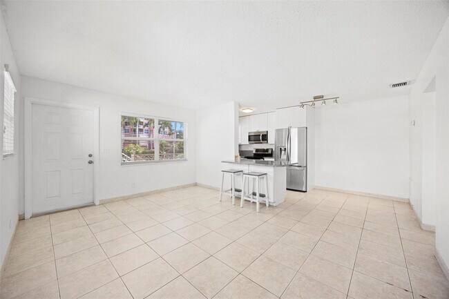 Building Photo - 2131 N Ocean Blvd