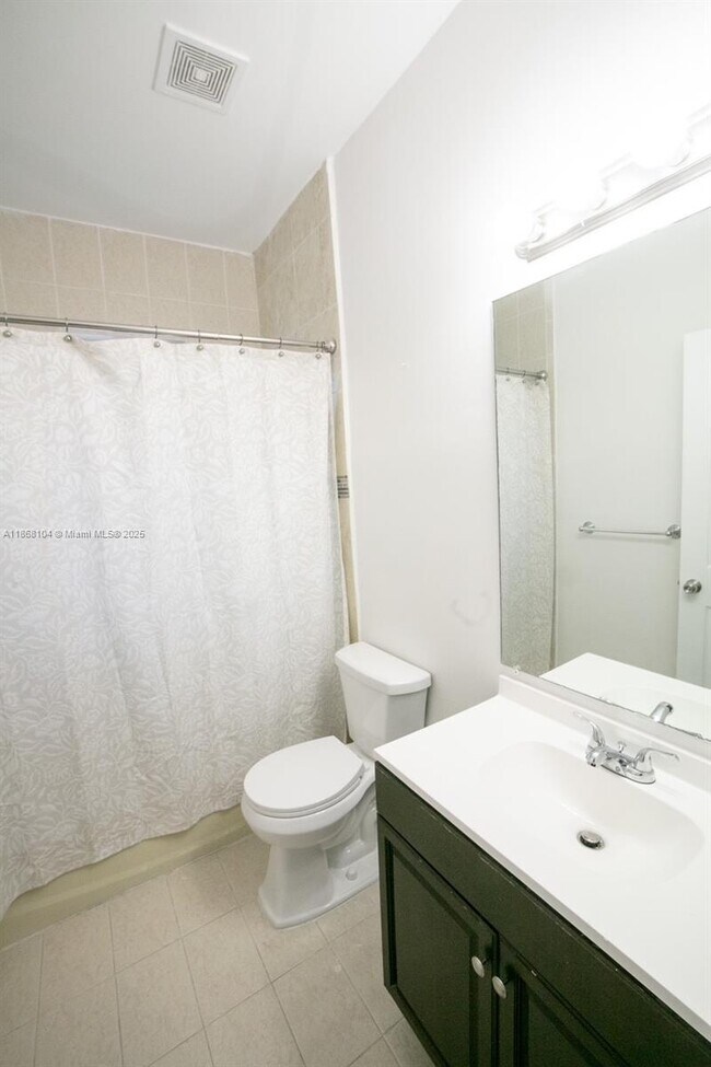 Building Photo - 1112 NE 41st Ave