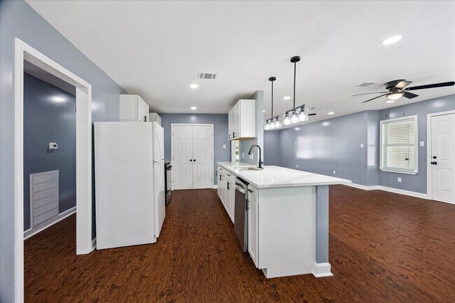 Building Photo - 8519 Hatton St