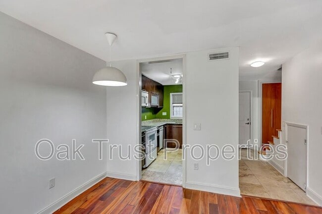 Building Photo - 309 St Charles Ct