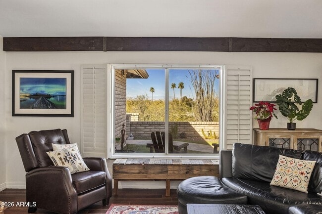 Building Photo - 221 W Sweetwater Ave