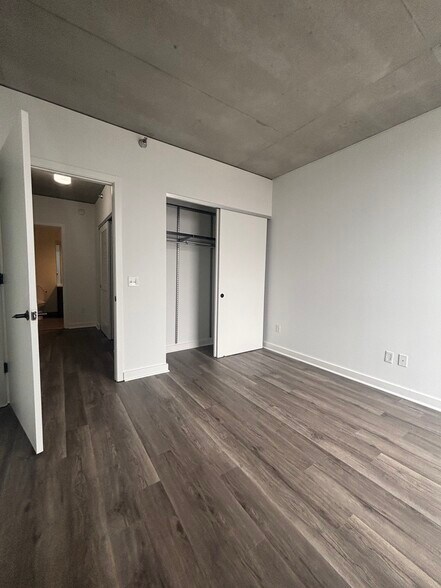 Building Photo - 1160 N Larrabee St