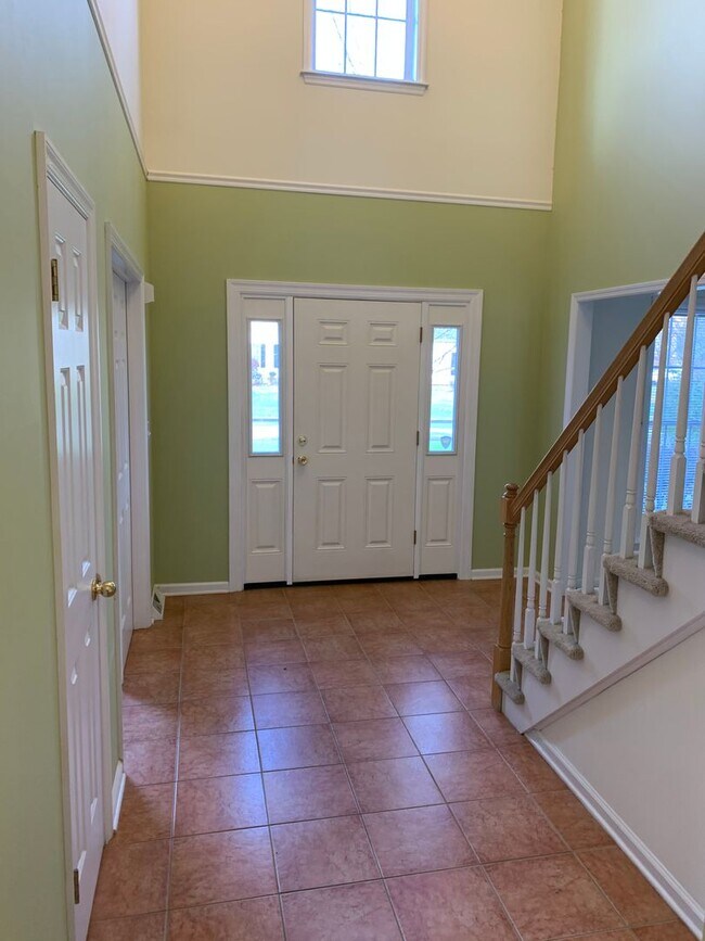 Building Photo - Beautiful Single Family For Rent NOW! Must...