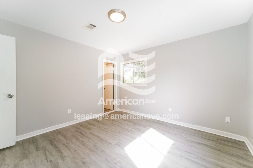 Building Photo - 252 McDowell Park Cir