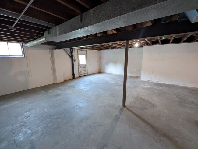 Building Photo - 5412 Anah St