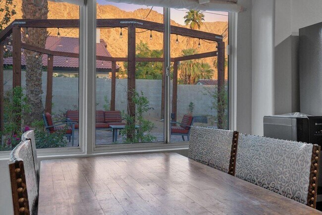 Building Photo - 52123 Avenida Diaz