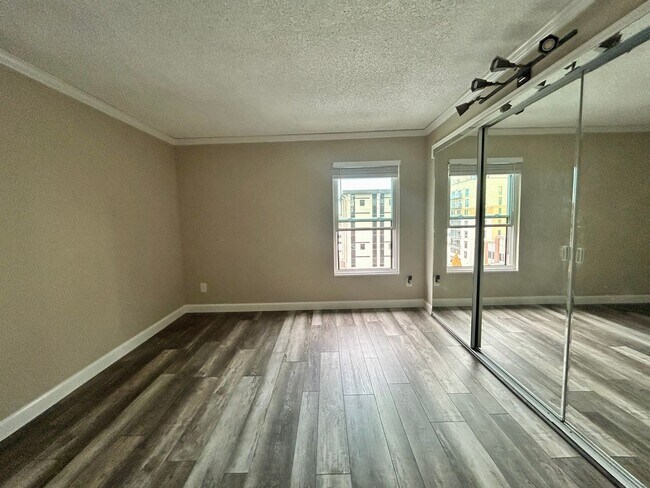 Building Photo - Beautiful 1-Bedroom Condo at Mountain Shadow Condominiums