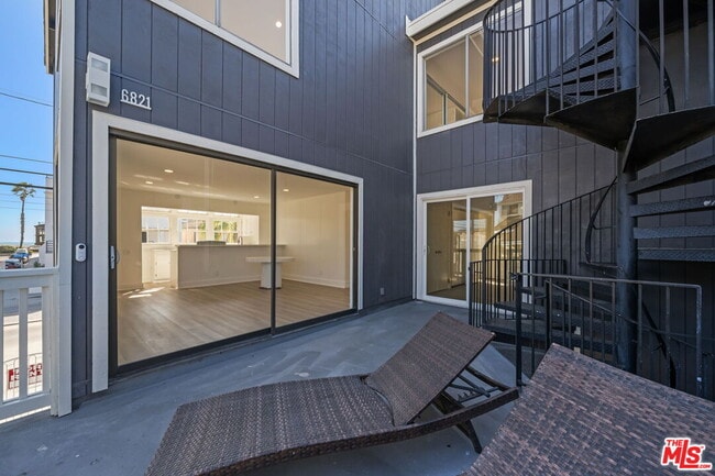 Building Photo - 6821 E Ocean Blvd