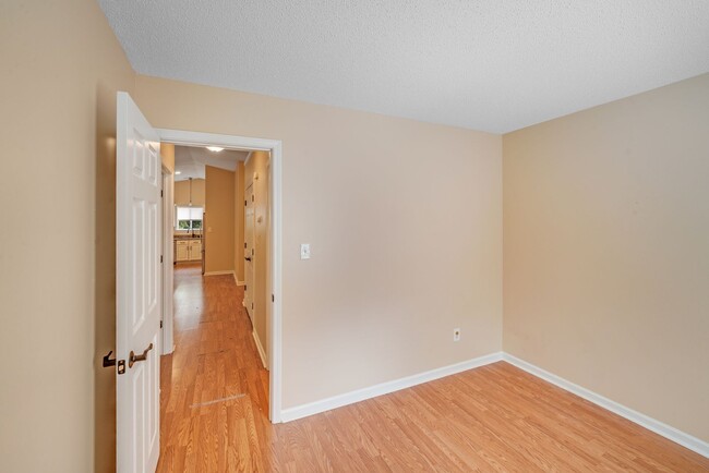 Building Photo - Comfort Meets Function in This 3BR/2BA Ced...