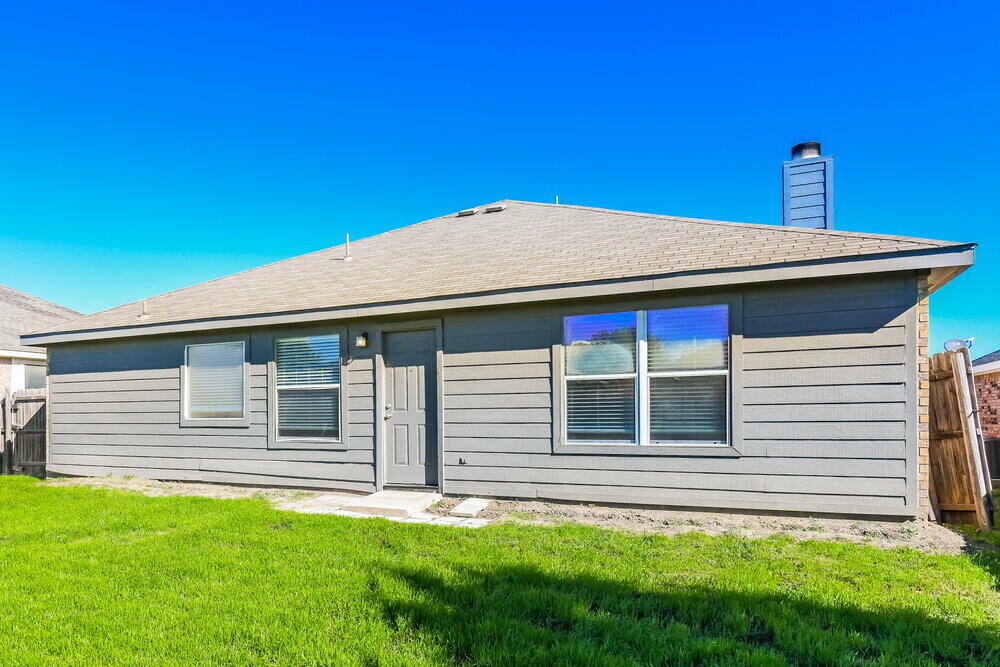 Building Photo - 1025 McKavett Dr
