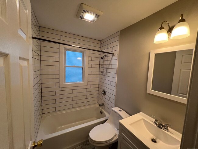 Building Photo - 36 Oak Ridge Dr