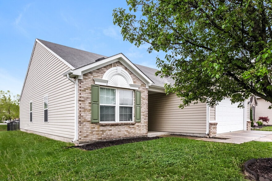 Building Photo - 5765 Arlington Dr