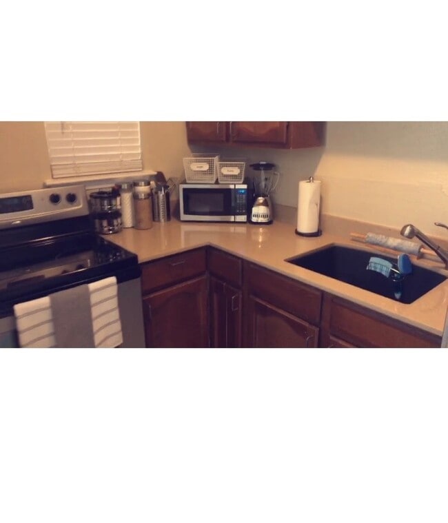 Building Photo - Northgate Area- 1 bedroom / 1 Bath fourplex apt./Walking distance to A&M/Tile Floors/ August Pre-...