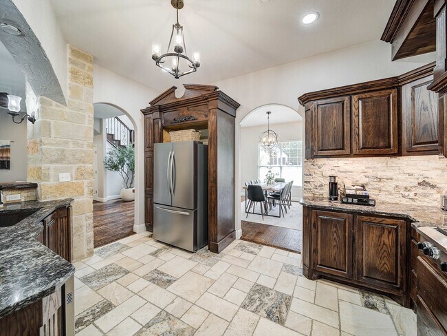 Building Photo - 200 Cove Dr