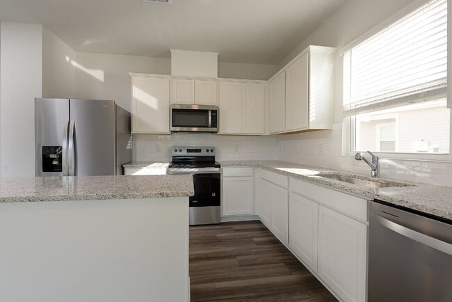 Building Photo - Brand New Build Never Lived In