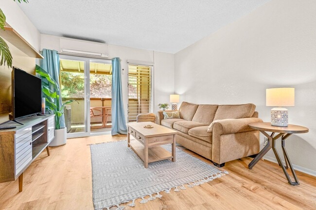 Building Photo - 2nd floor, 2 bedroom/1 bath/2 parking Town...