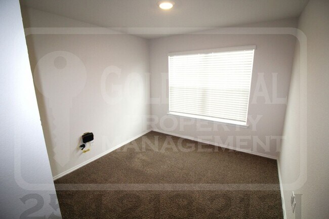 Building Photo - 1704 Cedrus Dr