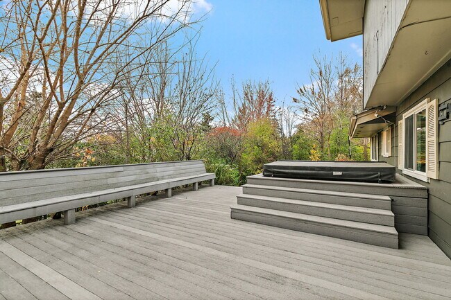 Building Photo - 1126 Tiverton Ct