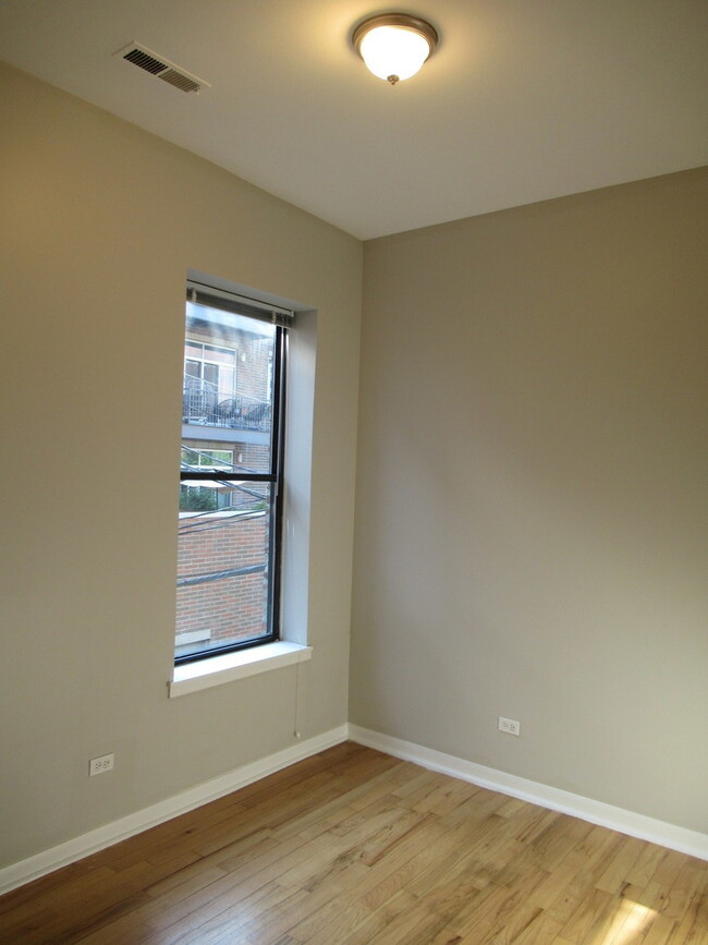 Building Photo - 1538 W Monroe St