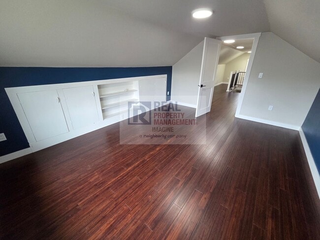 Building Photo - Check out this beautiful 4 bedroom, 2 bath...