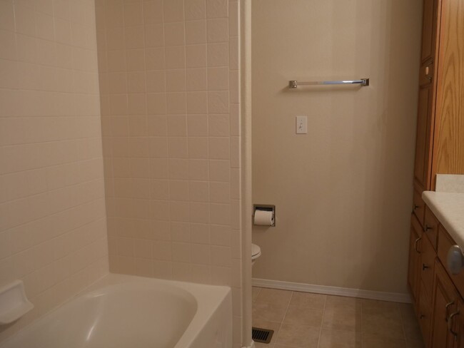Building Photo - 4 Bed / 3.5 Bath in University Park with AC