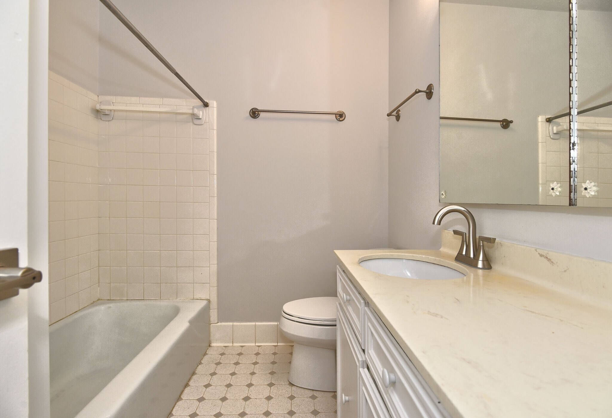 Building Photo - 6925 E 73rd St