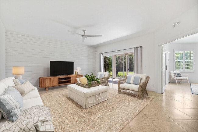 Building Photo - 2703 Fairway Dr N