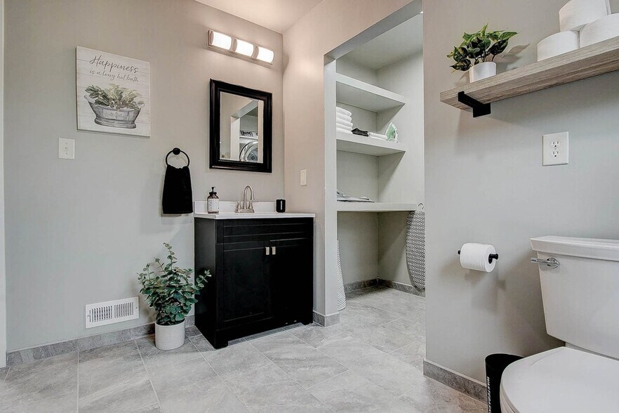 Building Photo - 42 S Holmes Ave