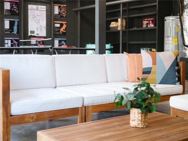 Building Photo - 2 Southport Ln