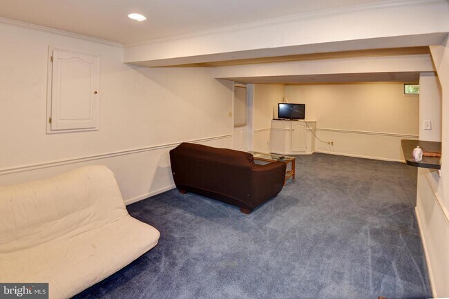 Building Photo - 13043 Farthingale Dr