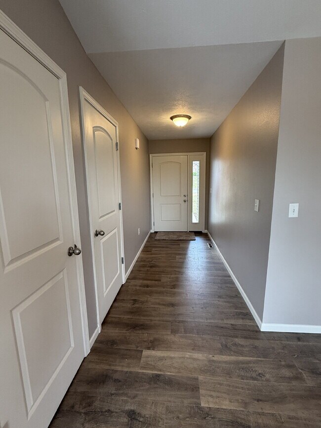 Building Photo - 4BR Basement Home