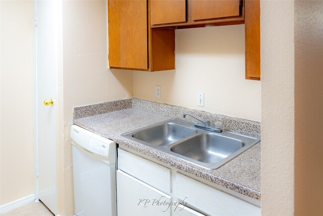 Building Photo - 12500 Sandpiper Dr