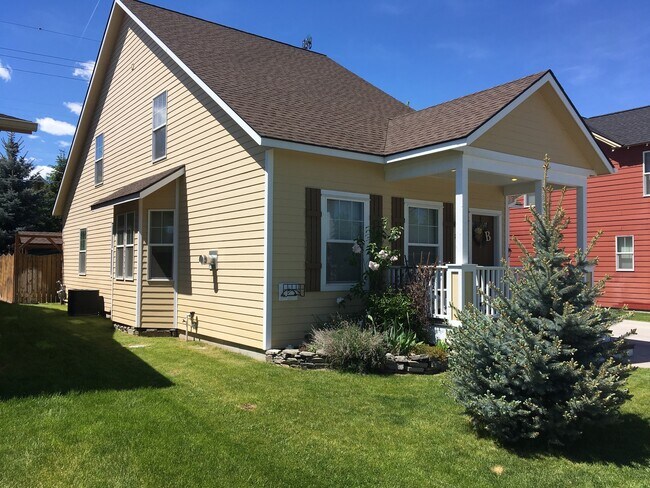 Building Photo - Cozy 3 bed 2 bath + bonus room in The Arbors