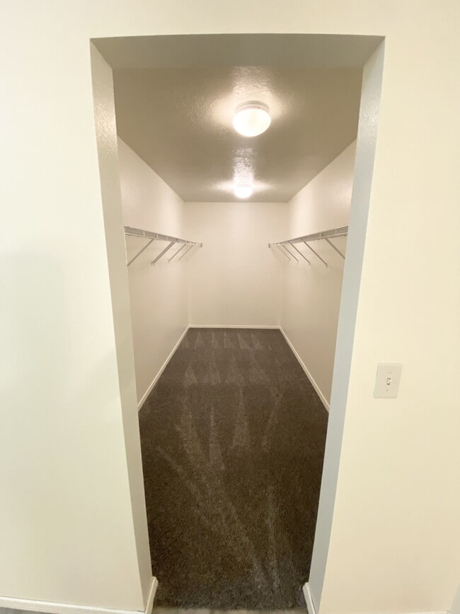 Building Photo - 1243 W 520 S