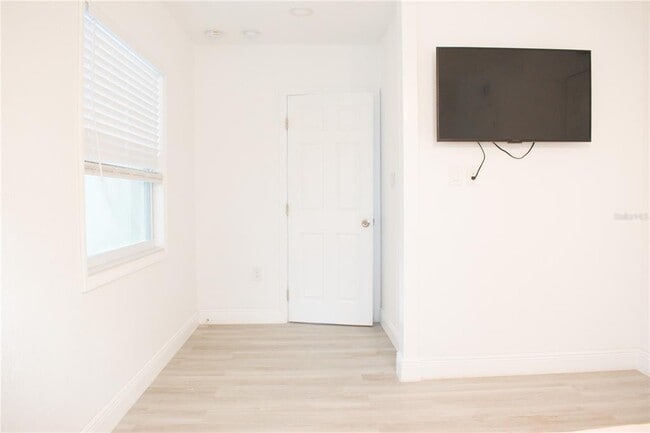 Building Photo - 5832 Dr M.L.K. Jr St N